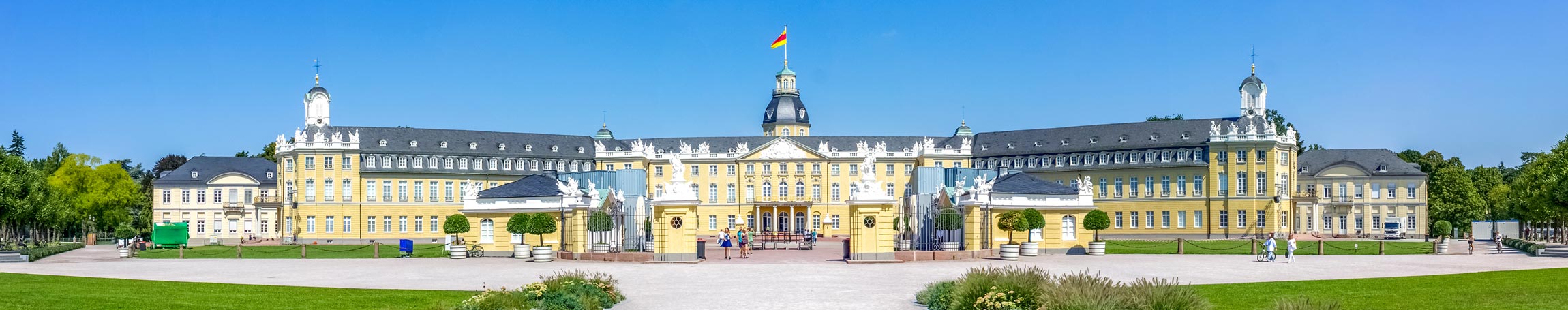 Karlsruher Schloss in Panoramaansicht